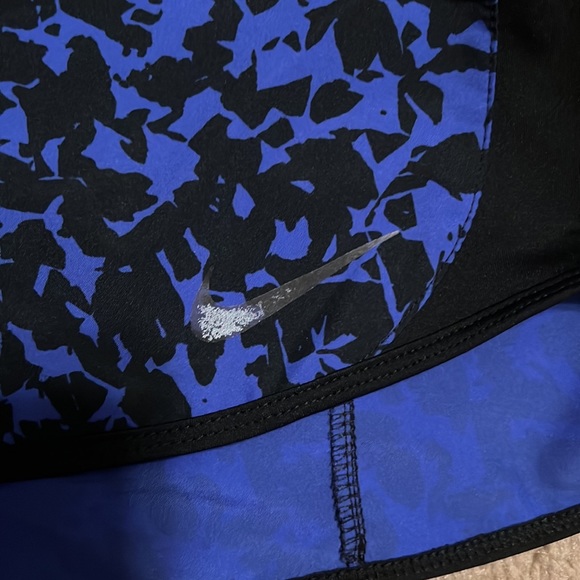 Nike Dri-Fit Shorts MEDIUM - Picture 2 of 5